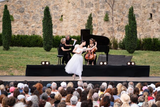 81 Représentation journée avec public Domaine de Fabregues Juin 2024 Crédit Edouard Brane 1